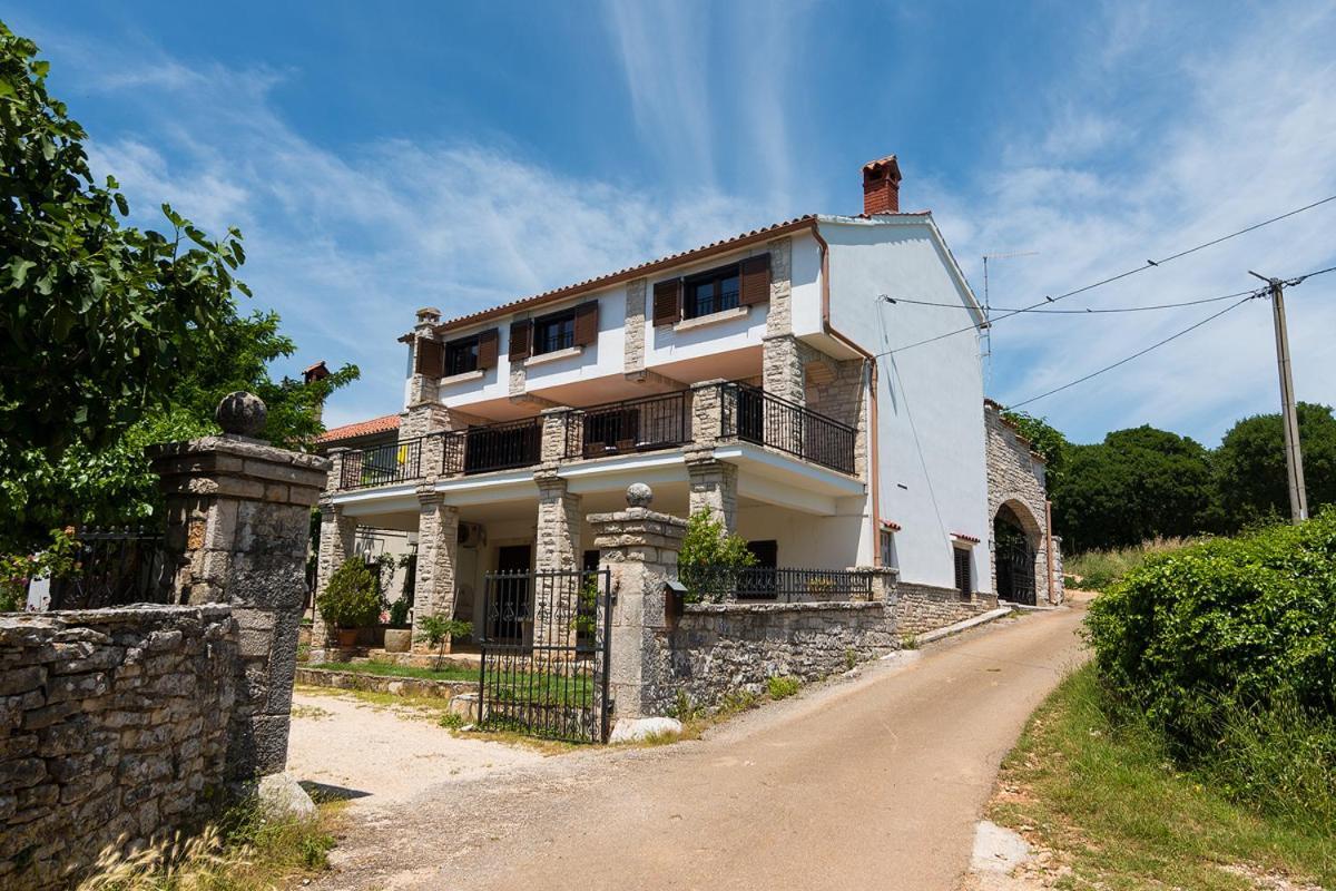 Holiday Home Kukurin بالي المظهر الخارجي الصورة